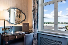 Somerville Hotel