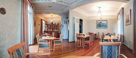 Cecil Hotel