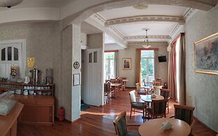 Cecil Hotel