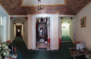 Cecil Hotel