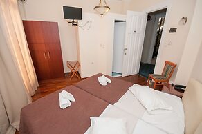 Cecil Hotel