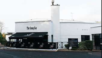 Waterfoot Hotel