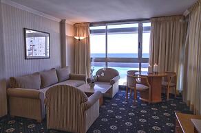 Seasons Hotel - Resort on The Beach