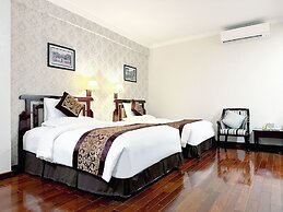 Rex Hotel