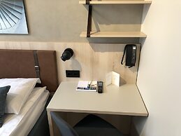 Pilot Airport Hotel