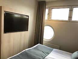 Pilot Airport Hotel