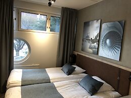 Pilot Airport Hotel