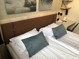 Pilot Airport Hotel