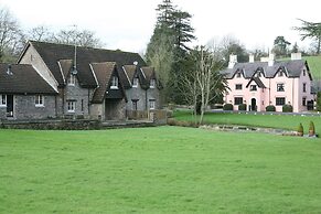 Cwrt Bleddyn Hotel & Spa
