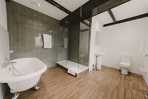 Cwrt Bleddyn Hotel & Spa