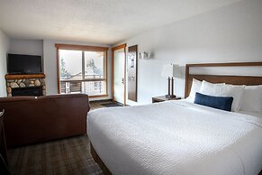 Pyramid Lake Lodge