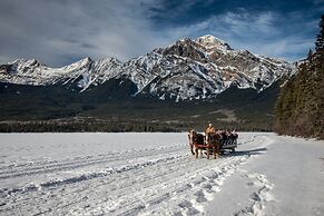 Pyramid Lake Lodge