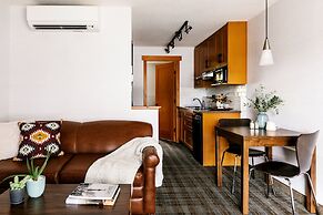 Pyramid Lake Lodge