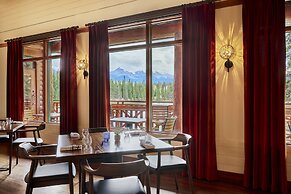 Pyramid Lake Lodge