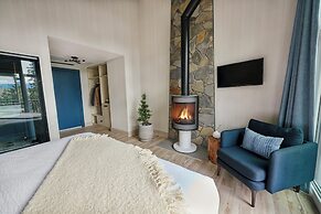 Pyramid Lake Lodge