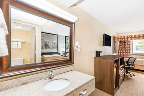 Super 8 by Wyndham Wichita Airport