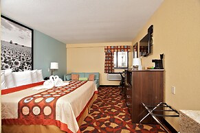 Super 8 by Wyndham Wichita Airport