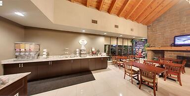 Super 8 by Wyndham Sudbury ON