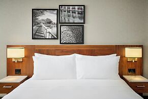 Ômage Hotel, Montreal Laval, a Tribute Portfolio Hotel