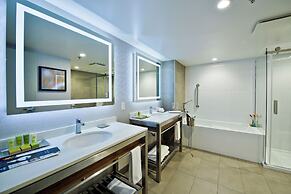 Ômage Hotel, Montreal Laval, a Tribute Portfolio Hotel