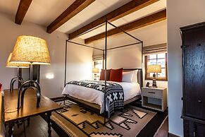 Bishop's Lodge, Auberge Collection