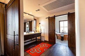 Bishop's Lodge, Auberge Collection