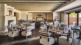 Bishop's Lodge, Auberge Collection