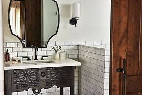 Bishop's Lodge, Auberge Collection