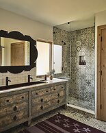 Bishop's Lodge, Auberge Collection