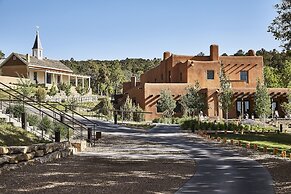 Bishop's Lodge, Auberge Collection
