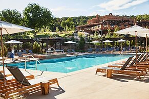 Bishop's Lodge, Auberge Collection