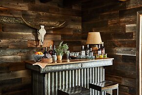 Bishop's Lodge, Auberge Collection