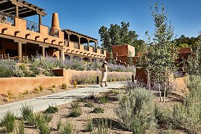 Bishop's Lodge, Auberge Collection