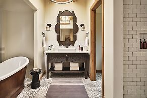 Bishop's Lodge, Auberge Collection