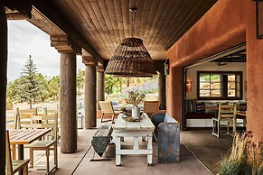 Bishop's Lodge, Auberge Collection