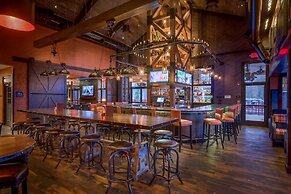 The Craftsman Inn & Suites