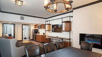 The Craftsman Inn & Suites