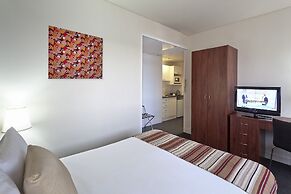 Macleay Hotel