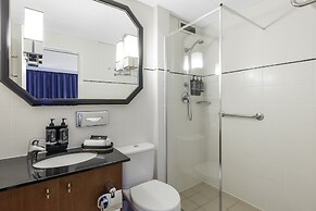 Ramada by Wyndham Diplomat Canberra