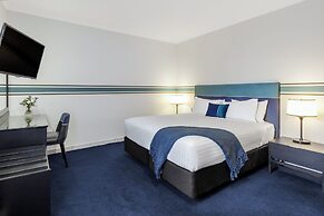 Ramada by Wyndham Diplomat Canberra