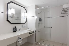 Ramada by Wyndham Diplomat Canberra