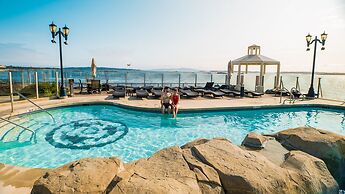 Oak Bay Beach Hotel