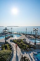 Oak Bay Beach Hotel