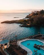 Oak Bay Beach Hotel