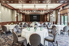 Oak Bay Beach Hotel