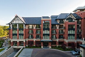 Oak Bay Beach Hotel