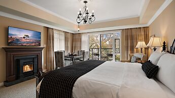 Oak Bay Beach Hotel