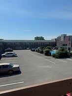 Niagara Lodge & Suites