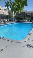 Niagara Lodge & Suites