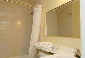 Niagara Lodge & Suites